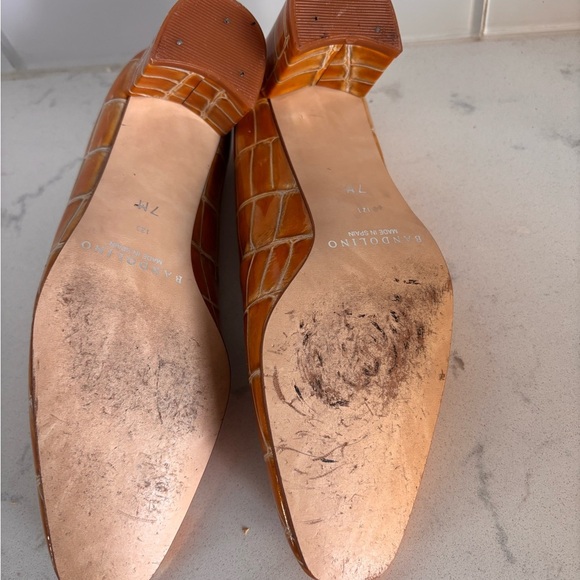 Bandolino Orange Heels with Geometric Pattern - Picture 5 of 7